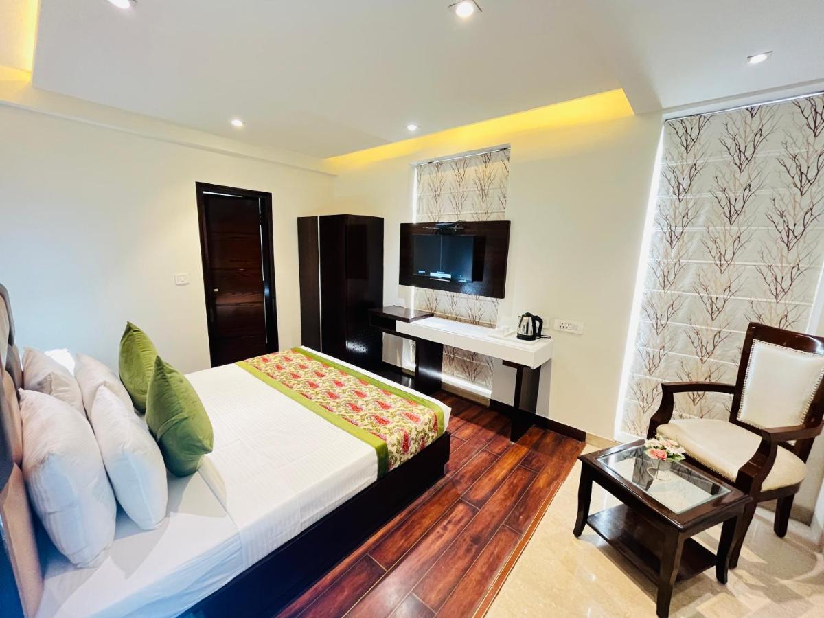 Hotel Aura Ip Grand Karkardooma Metro Station New Delhi Couple Friendly Extérieur photo