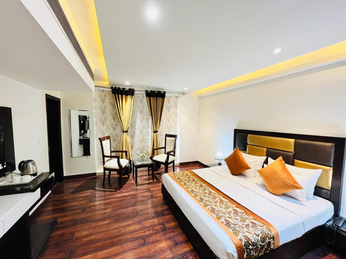 Hotel Aura Ip Grand Karkardooma Metro Station New Delhi Couple Friendly Extérieur photo
