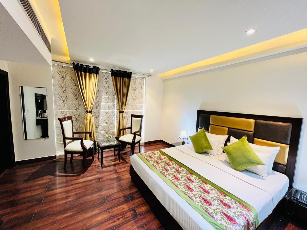 Hotel Aura Ip Grand Karkardooma Metro Station New Delhi Couple Friendly Extérieur photo