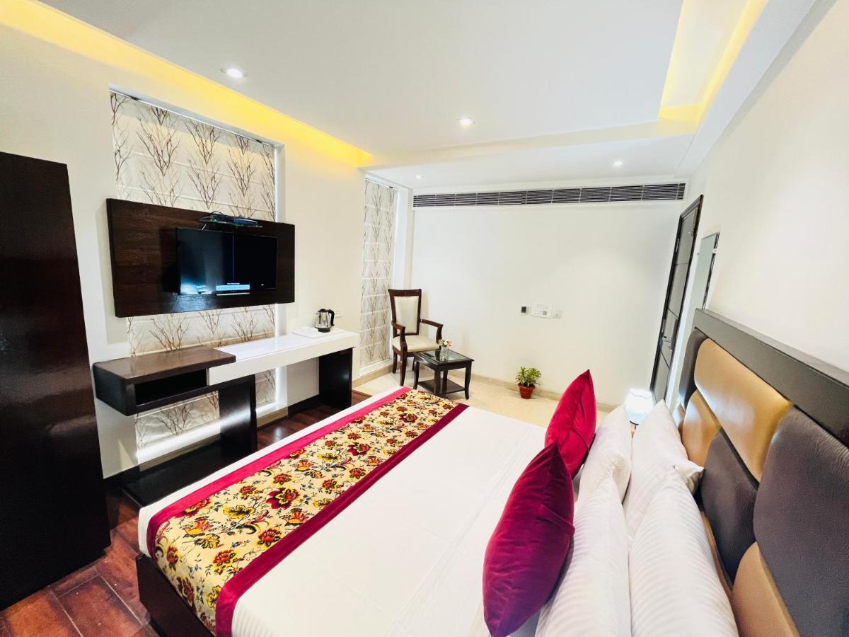 Hotel Aura Ip Grand Karkardooma Metro Station New Delhi Couple Friendly Extérieur photo