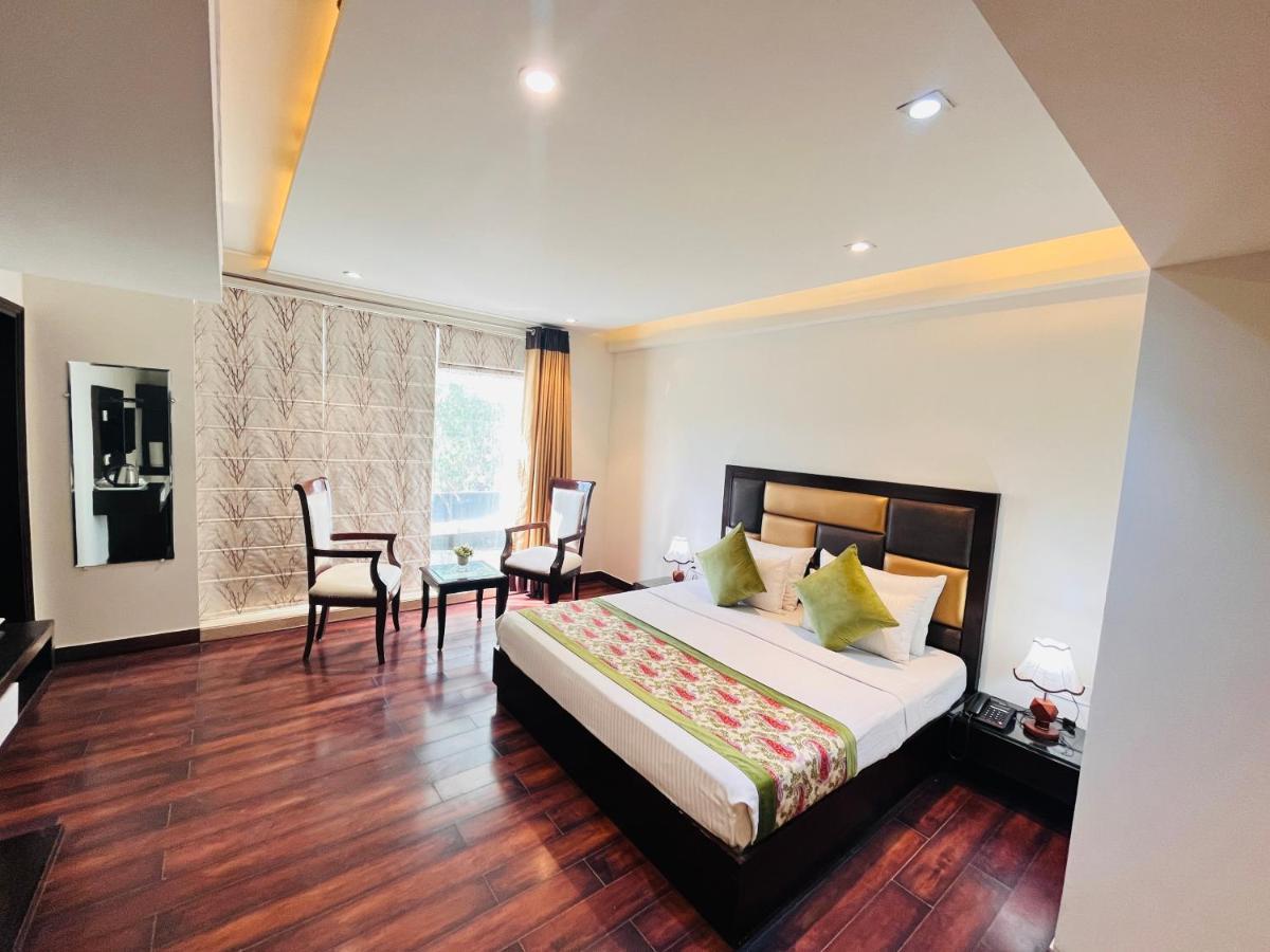 Hotel Aura Ip Grand Karkardooma Metro Station New Delhi Couple Friendly Extérieur photo