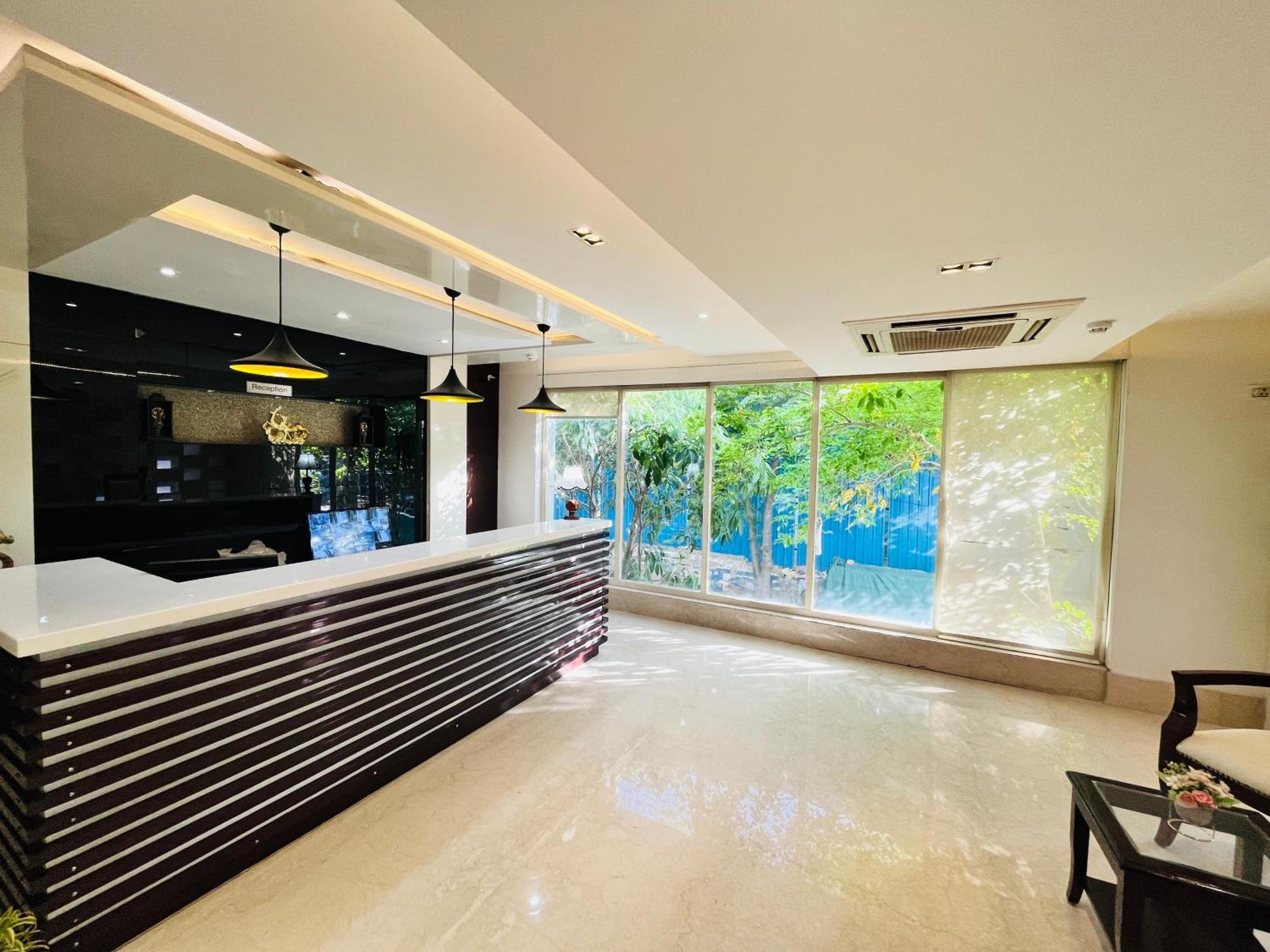 Hotel Aura Ip Grand Karkardooma Metro Station New Delhi Couple Friendly Extérieur photo