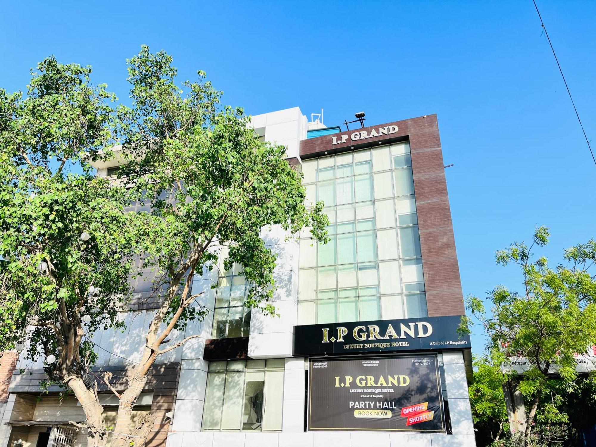 Hotel Aura Ip Grand Karkardooma Metro Station New Delhi Couple Friendly Extérieur photo