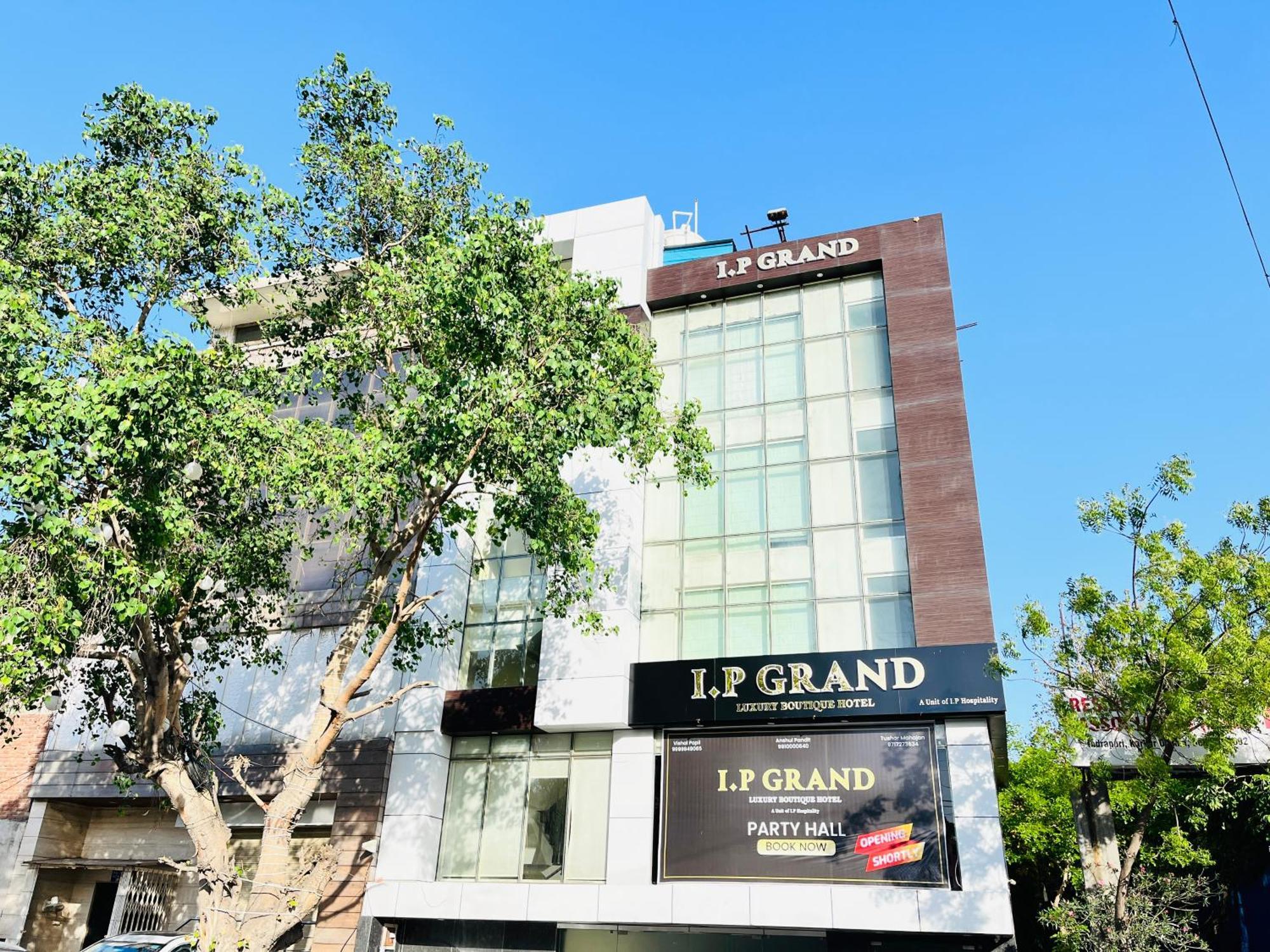 Hotel Aura Ip Grand Karkardooma Metro Station New Delhi Couple Friendly Extérieur photo