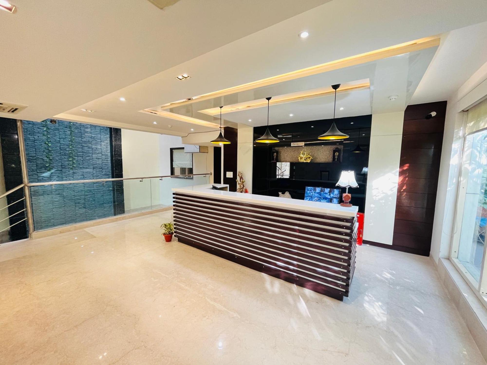 Hotel Aura Ip Grand Karkardooma Metro Station New Delhi Couple Friendly Extérieur photo
