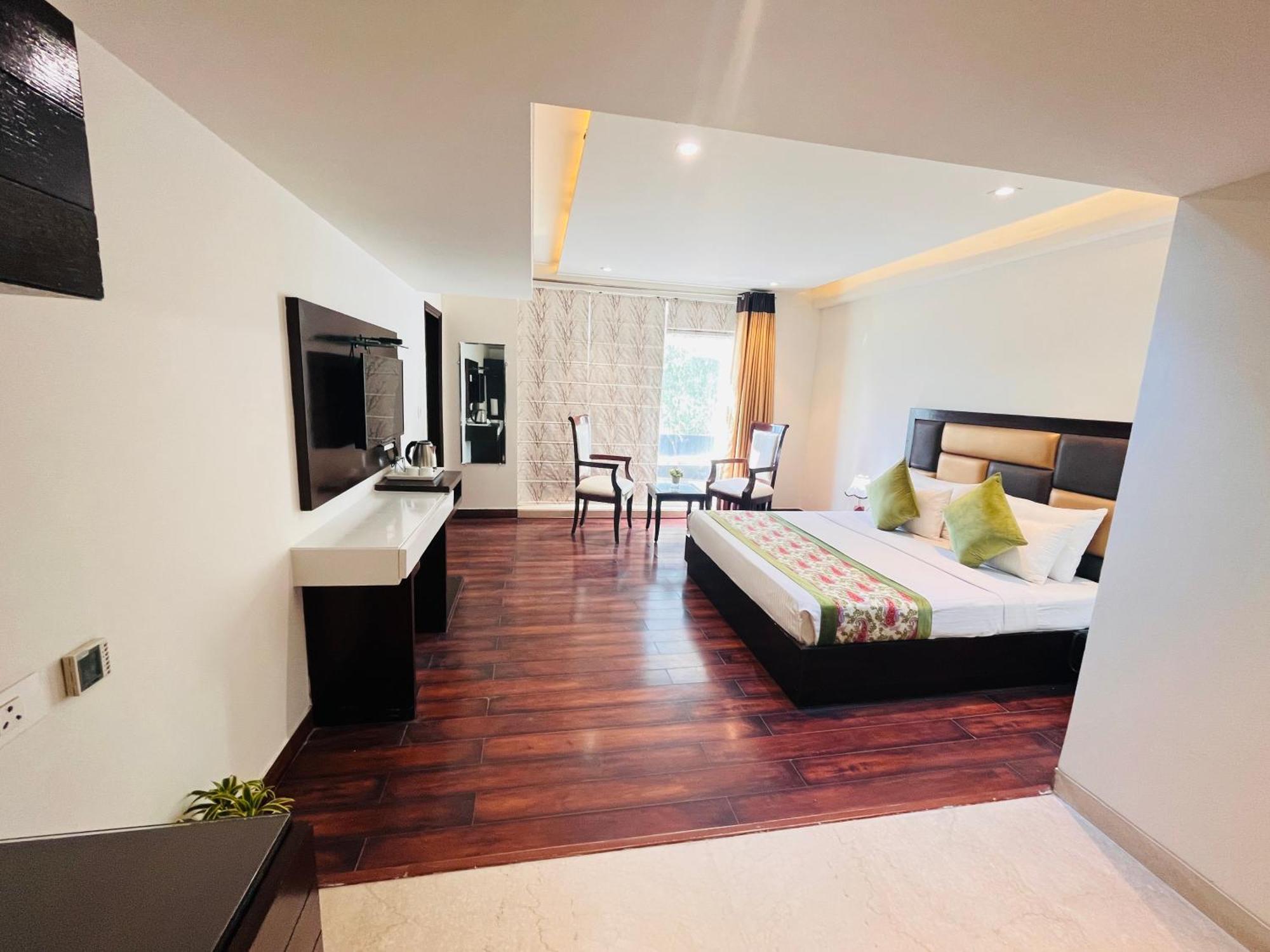 Hotel Aura Ip Grand Karkardooma Metro Station New Delhi Couple Friendly Extérieur photo