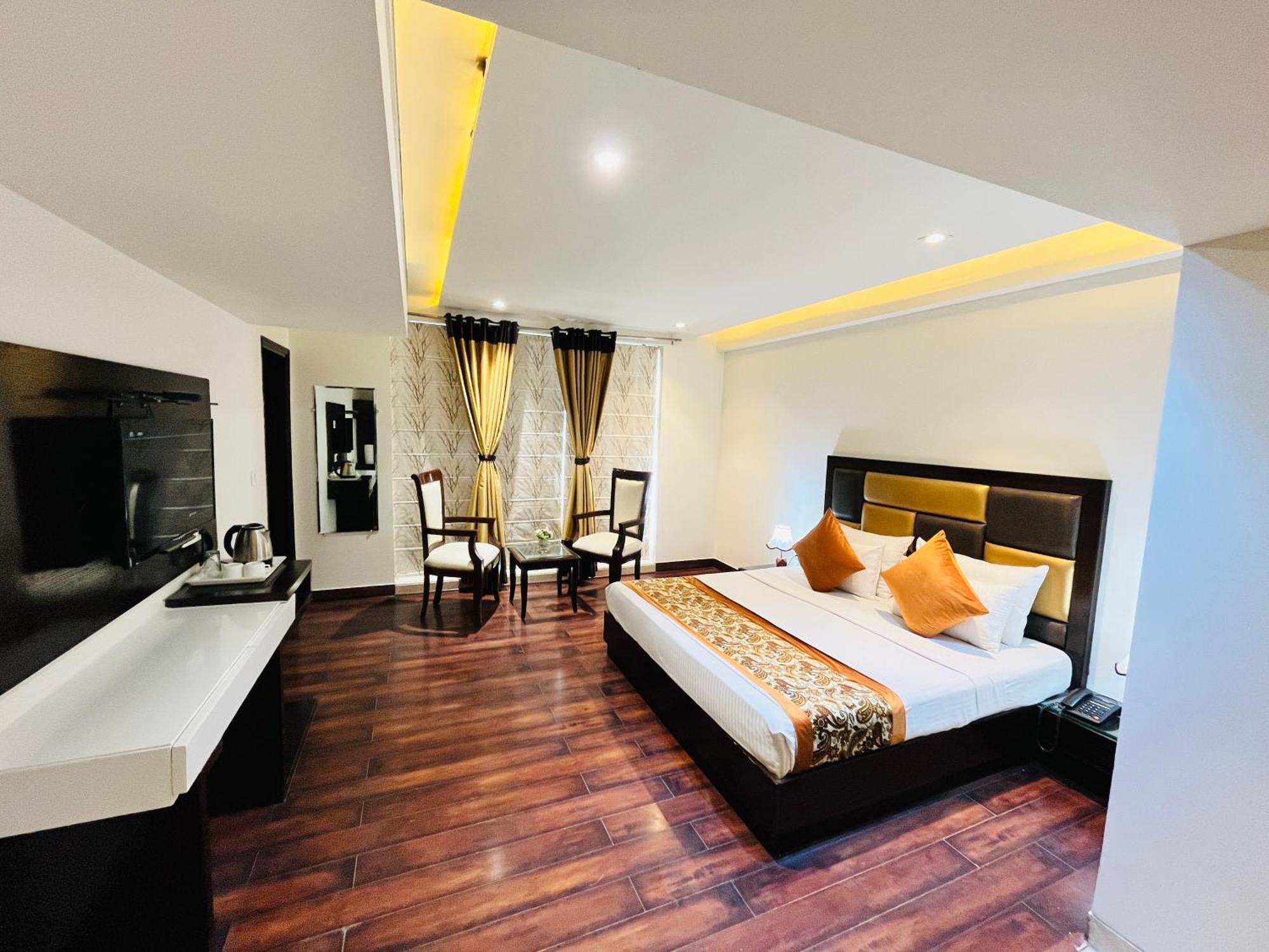 Hotel Aura Ip Grand Karkardooma Metro Station New Delhi Couple Friendly Extérieur photo