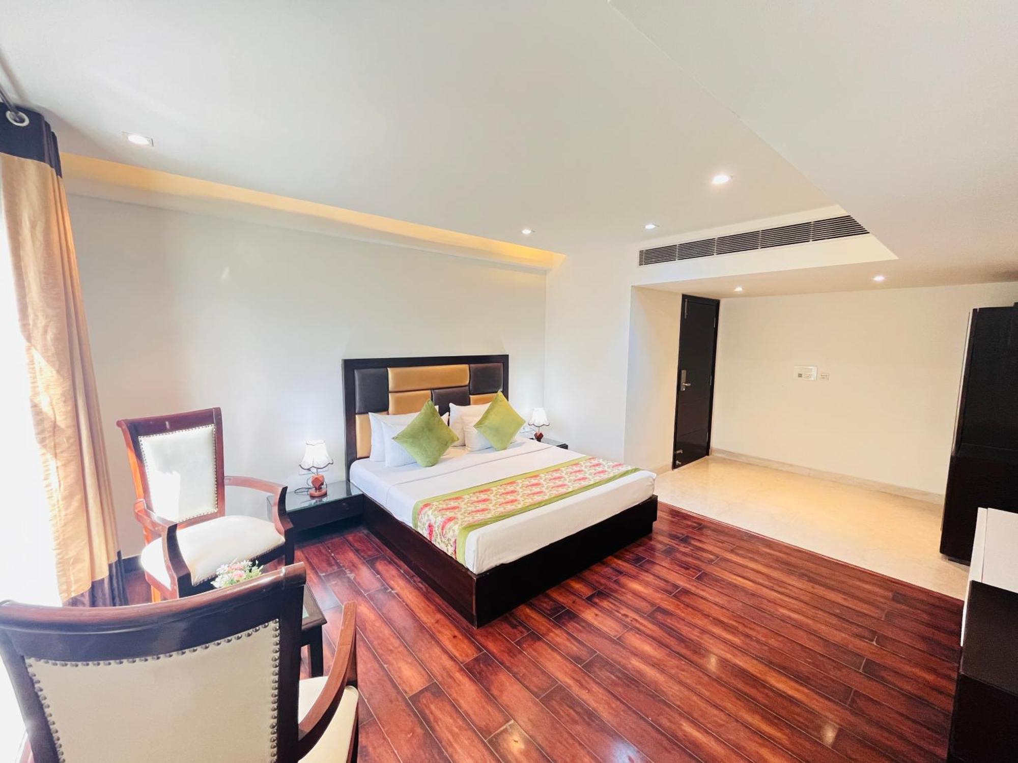 Hotel Aura Ip Grand Karkardooma Metro Station New Delhi Couple Friendly Extérieur photo